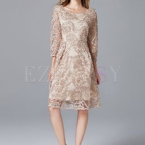 Elegant Boat-neck Embroidered Mesh Cocktail Dress